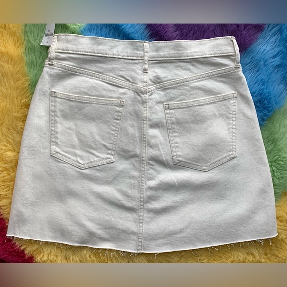 NWT, Gap Denim- Ecru/Ivory High Waist Button Up Denim Mini Skirt, Size 6/28 - Picture 2 of 6